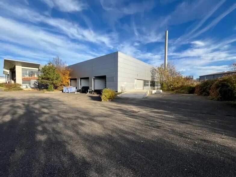 74 Rue Elisée Reclus, Décines-Charpieu à louer - Photo de l’immeuble – Image 2 sur 4