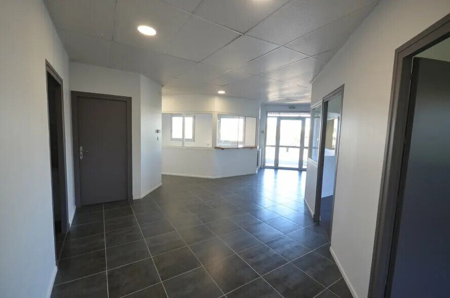 Bureau dans Rillieux-la-Pape à louer - Photo de l’immeuble – Image 1 sur 4