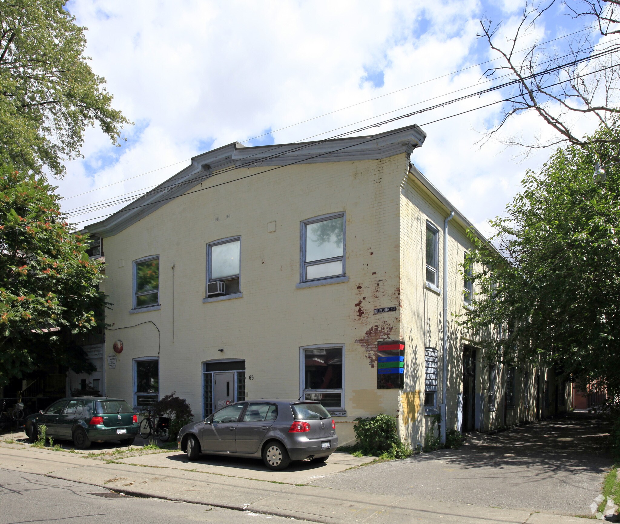 65 Bellwoods Ave, Toronto, ON à louer Photo principale– Image 1 sur 6