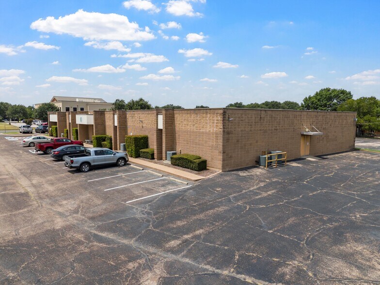 204 Woodhew Dr, Waco, TX à louer - Photo de l’immeuble – Image 2 sur 5