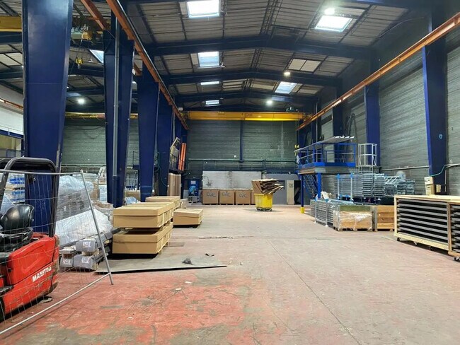 Plus de détails pour Bureau, Local d'activités à louer