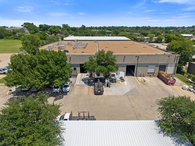 1408 Vinylex Dr, Carrollton, TX à louer - Photo de l’immeuble – Image 3 sur 8