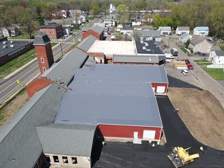132 Main St, East Windsor, CT à louer - Photo de l’immeuble – Image 3 sur 13