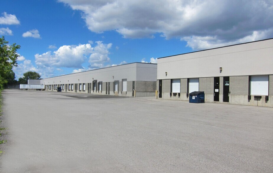 480-518 Av Lépine, Dorval, QC à louer - Photo de l’immeuble – Image 2 sur 9