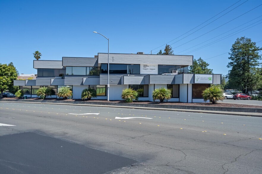 6640 Redwood Dr, Rohnert Park, CA à vendre - Photo de l’immeuble – Image 2 sur 46