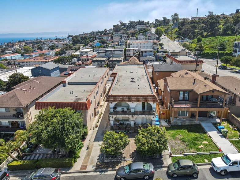 735 W 30th St, San Pedro, CA à vendre - Photo de l’immeuble – Image 2 sur 29