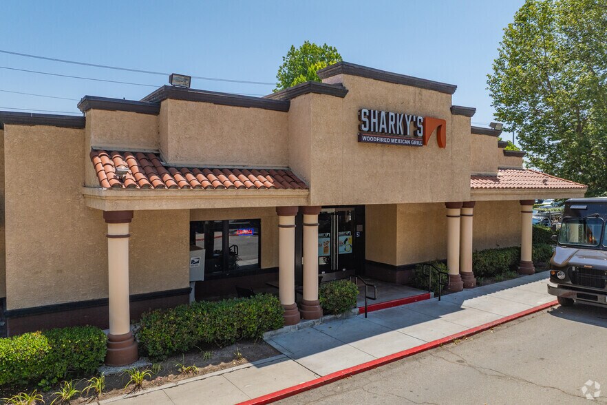2410-2837 Cochran St, Simi Valley, CA à louer - Photo de l’immeuble – Image 3 sur 5