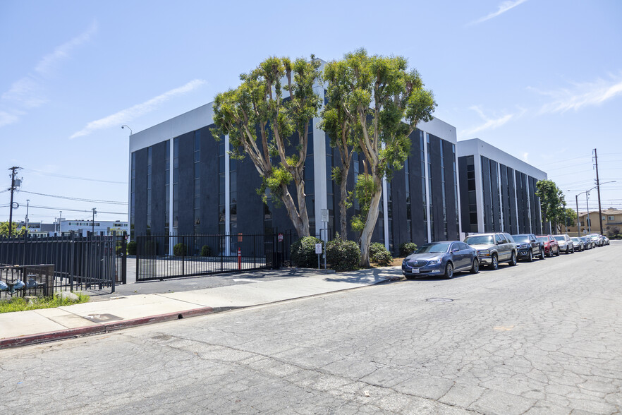 8337 Telegraph Rd, Pico Rivera, CA à louer - Photo de l’immeuble – Image 2 sur 7
