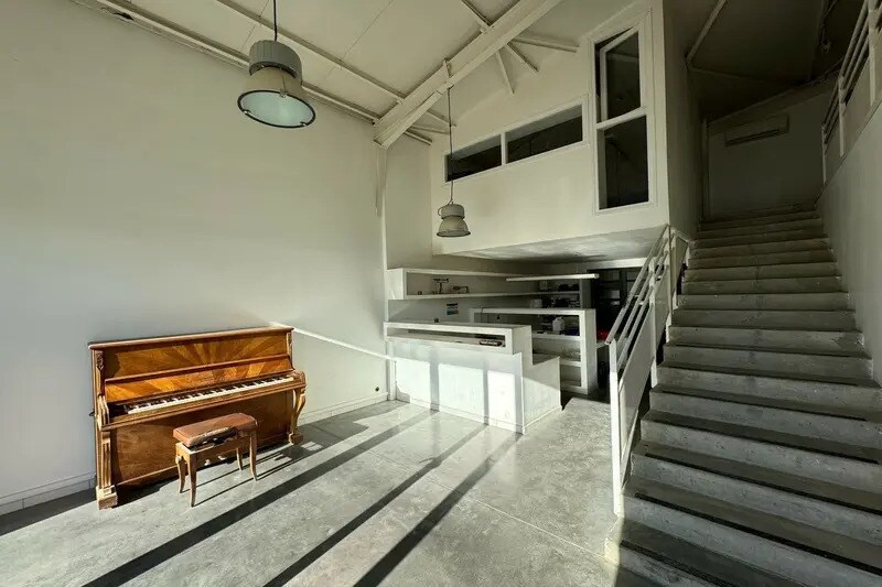 Local d’activités dans Lunel à louer - Photo de l’immeuble – Image 2 sur 8