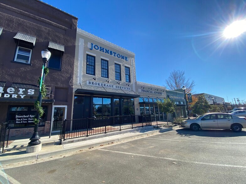 117 San Augustine St, Center, TX à vendre - Photo de l’immeuble – Image 3 sur 24