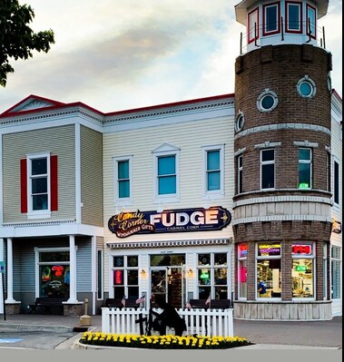 331 E Central Ave, Mackinaw City, MI à louer - Photo de l’immeuble – Image 2 sur 3