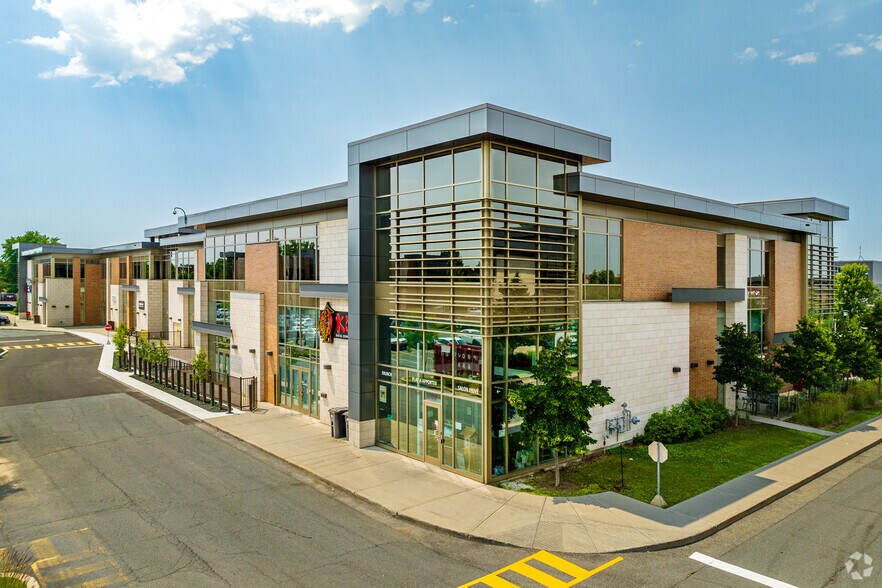 500 Rue D'avaugour, Boucherville, QC à louer - Photo de l’immeuble – Image 1 sur 6