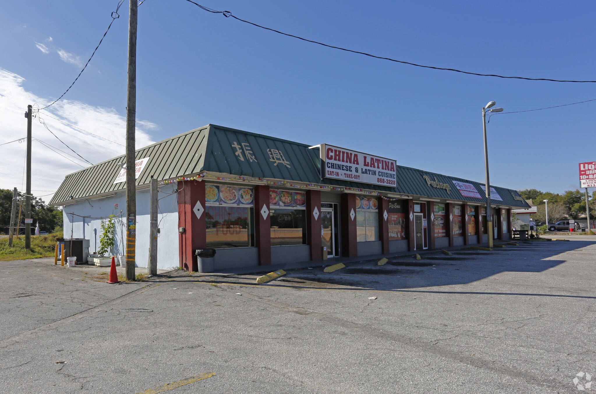 3711 E Busch Blvd, Tampa, FL à louer Photo de l’immeuble– Image 1 sur 9