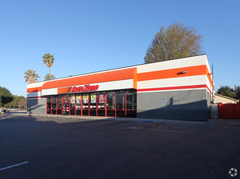501 E Holt Ave, Pomona, CA à louer - Photo de l’immeuble – Image 2 sur 3