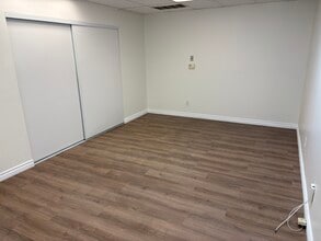 8345 Reseda Blvd, Northridge, CA à louer Photo intérieure– Image 2 sur 3