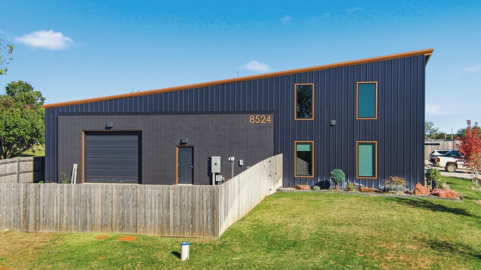 8524 N Sooner Rd, Oklahoma City, OK à louer - Photo de l’immeuble – Image 3 sur 32