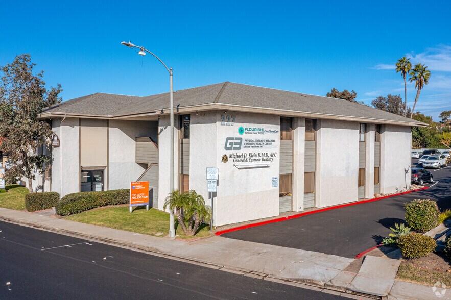 227 N El Camino Real, Encinitas, CA à louer - Photo de l’immeuble – Image 1 sur 5