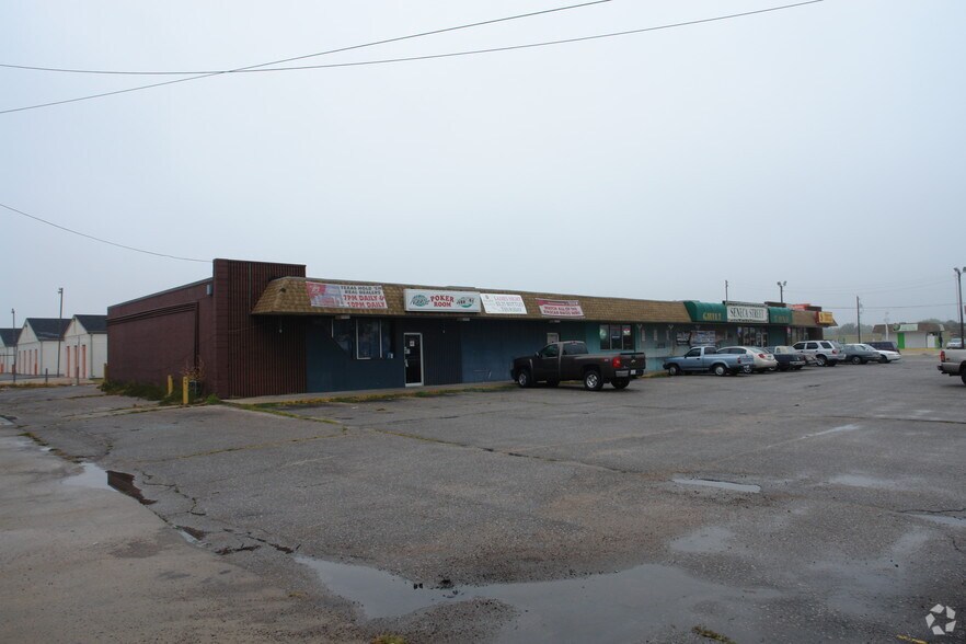 3835 S Seneca St, Wichita, KS à louer - Photo de l’immeuble – Image 3 sur 3