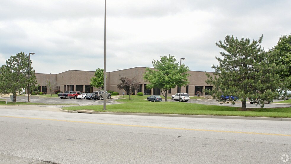 3601-3617 N Kimball Dr, Kansas City, MO à louer - Photo de l’immeuble – Image 3 sur 4
