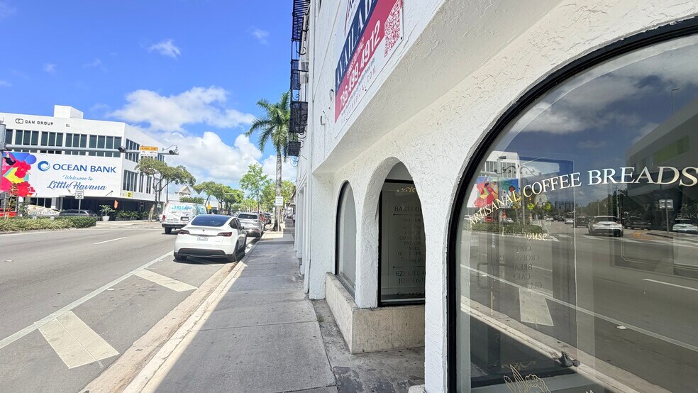 2606-2614 SW 8th St, Miami, FL à louer - Photo de l’immeuble – Image 3 sur 24
