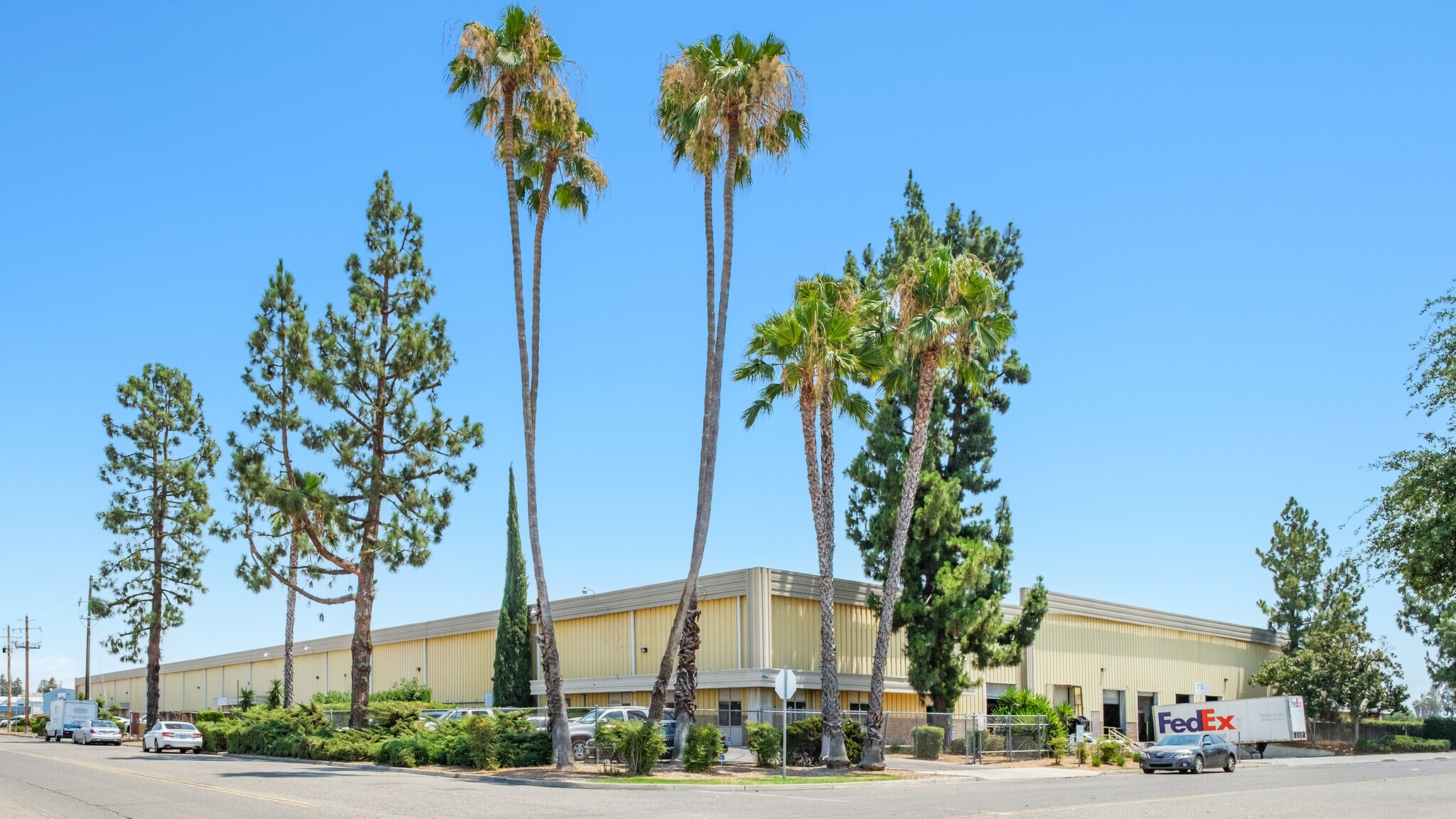 5310-5340 E Home Ave, Fresno, CA à louer Photo de l’immeuble– Image 1 sur 6