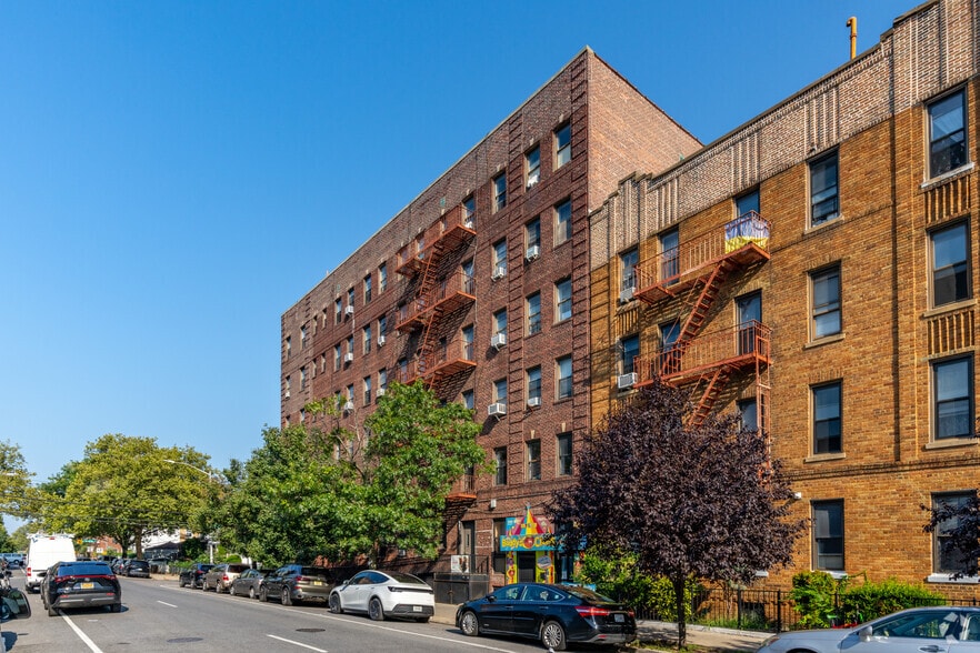 2249 E 21st St, Brooklyn, NY à vendre - Photo de l’immeuble – Image 3 sur 11