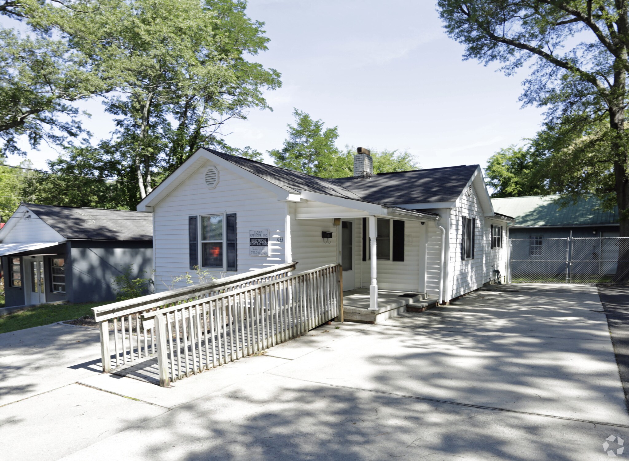 633 NE Lawrence St, Marietta, GA à vendre Photo principale– Image 1 sur 17