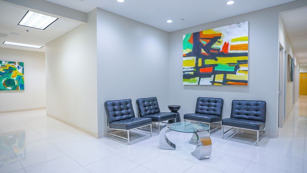 8175 E Kaiser Blvd, Anaheim, CA à louer - Hall d’entrée – Image 3 sur 11