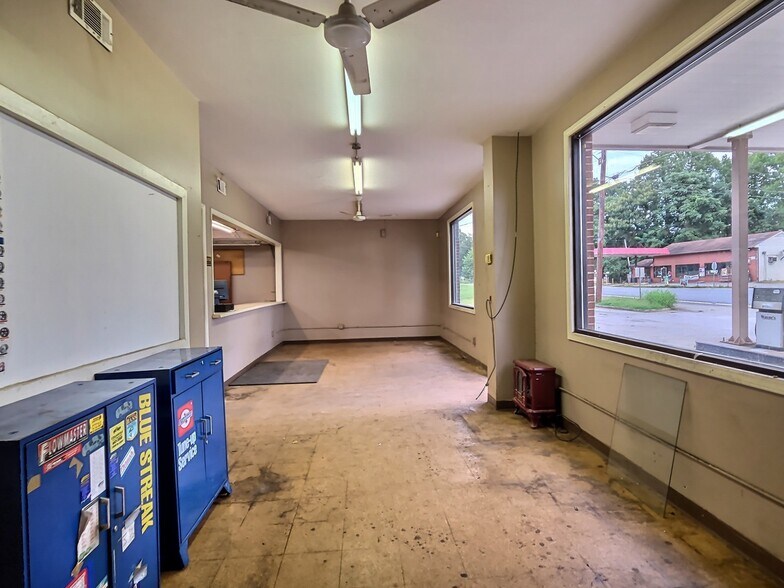 1925 Old Chatham Rd, Martinsville, VA à vendre - Hall d’entrée – Image 3 sur 21