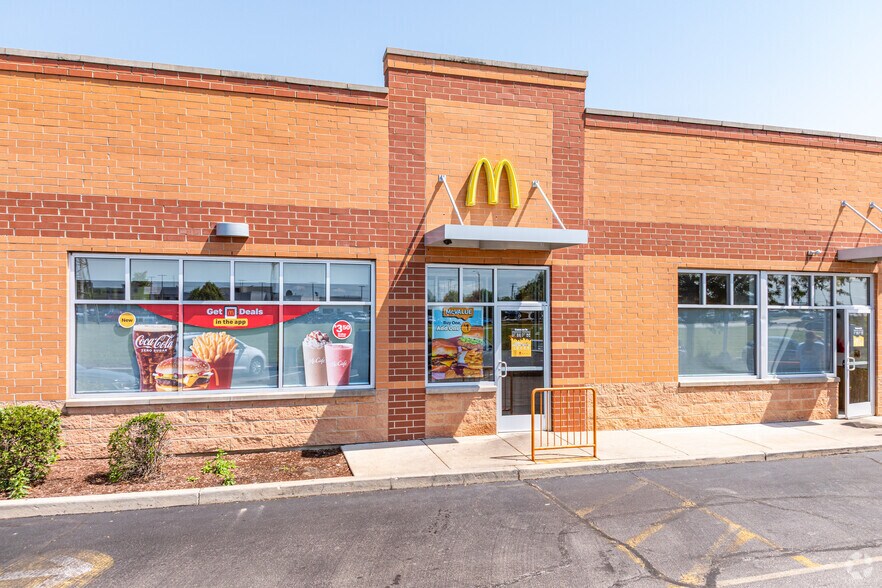190 Hansen Blvd, North Aurora, IL à vendre - Photo de l’immeuble – Image 3 sur 4