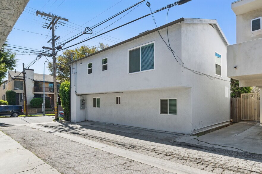 11565 Iowa Ave, Los Angeles, CA à vendre - Photo de l’immeuble – Image 3 sur 17