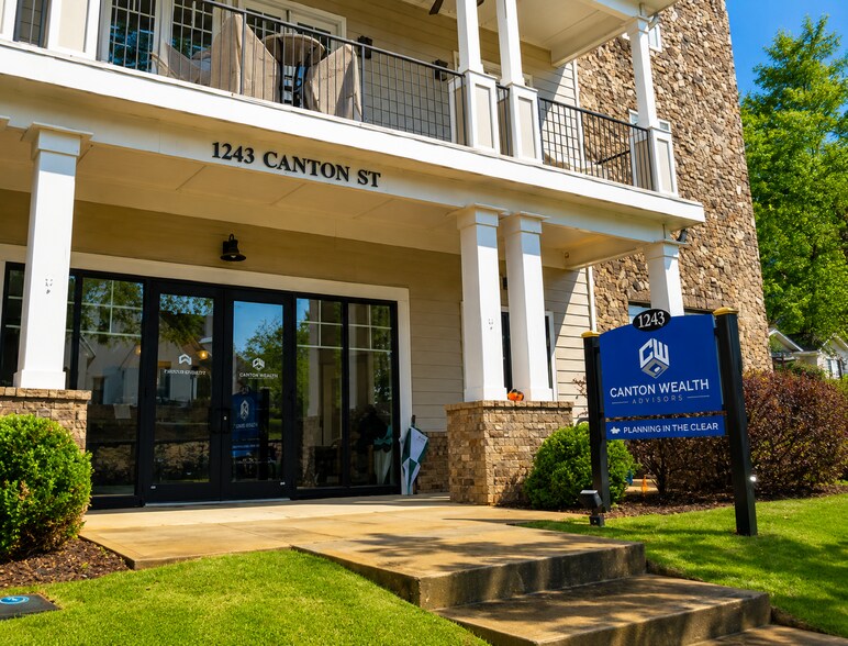 1243 Canton St, Roswell, GA à vendre - Photo de l’immeuble – Image 2 sur 7