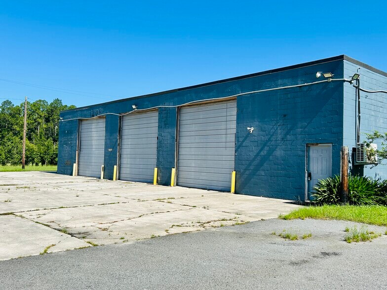 451573 SR 200, Callahan, FL à louer - Photo de l’immeuble – Image 1 sur 24