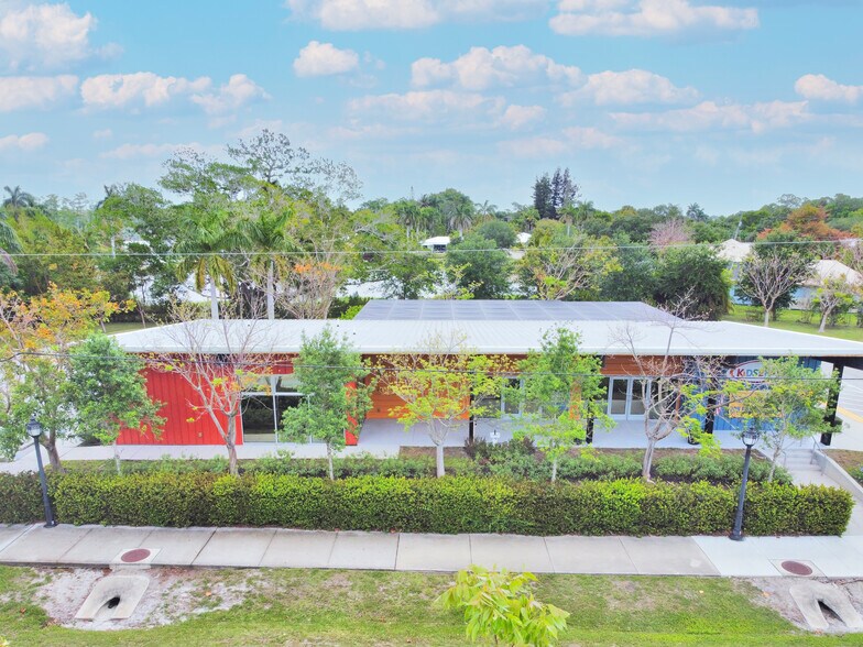 6051 Bayshore Dr, Naples, FL à louer - Photo de l’immeuble – Image 2 sur 15