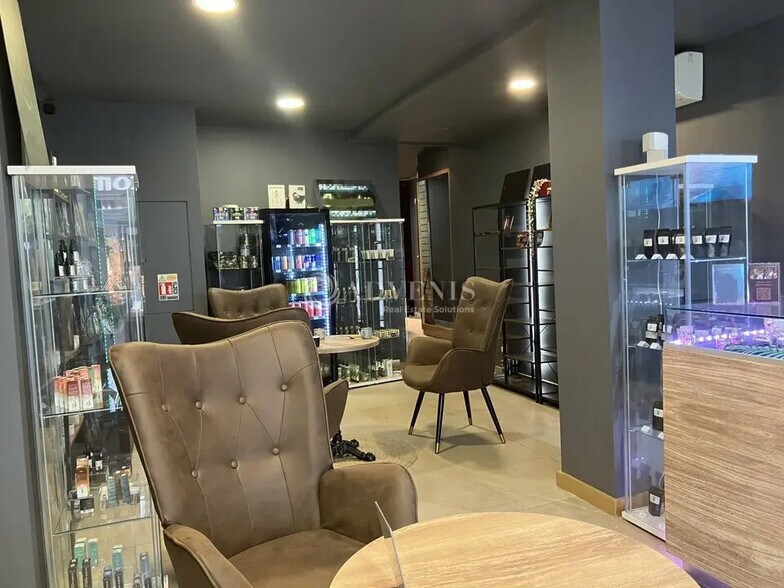 Local commercial dans Bourges à vendre - Photo de l’immeuble – Image 2 sur 3