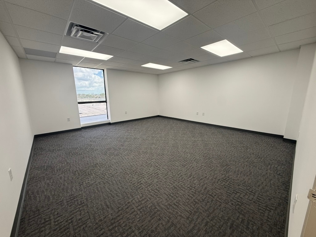7506-7560 NW 70th St, Miami, FL à louer Photo intérieure– Image 1 sur 19