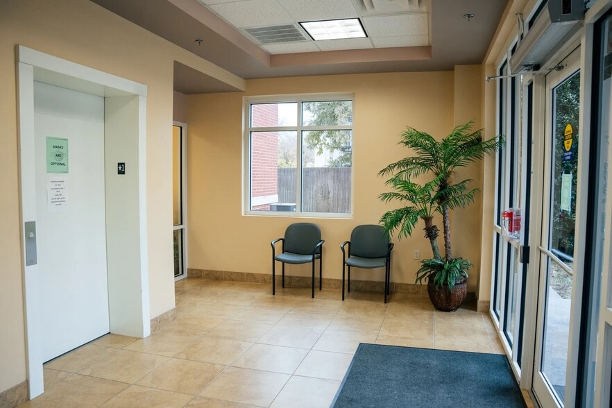 1226 N Shartel Ave, Oklahoma City, OK à louer - Photo intérieure – Image 3 sur 30