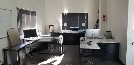 145 N Sierra Madre Blvd, Pasadena, CA à louer Photo intérieure– Image 2 sur 7