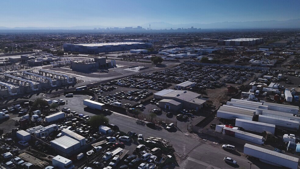 2635 Bledsoe Ln, Las Vegas, NV à louer - Photo de l’immeuble – Image 3 sur 5