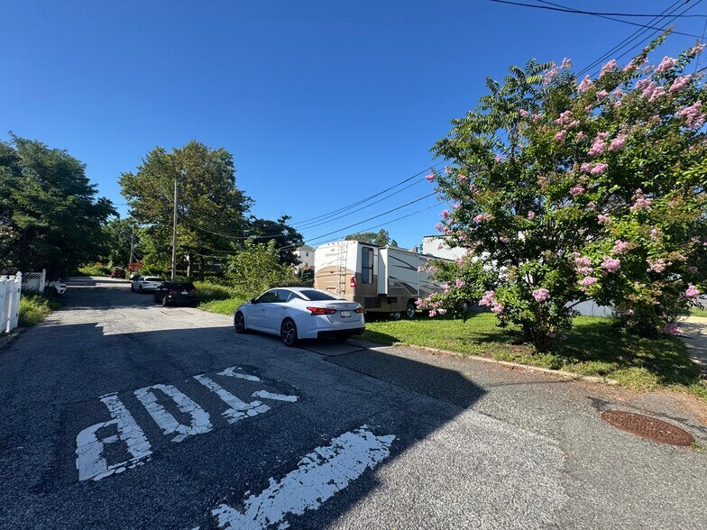 8 Iroquois St, Staten Island, NY à vendre - Photo de l’immeuble – Image 3 sur 4