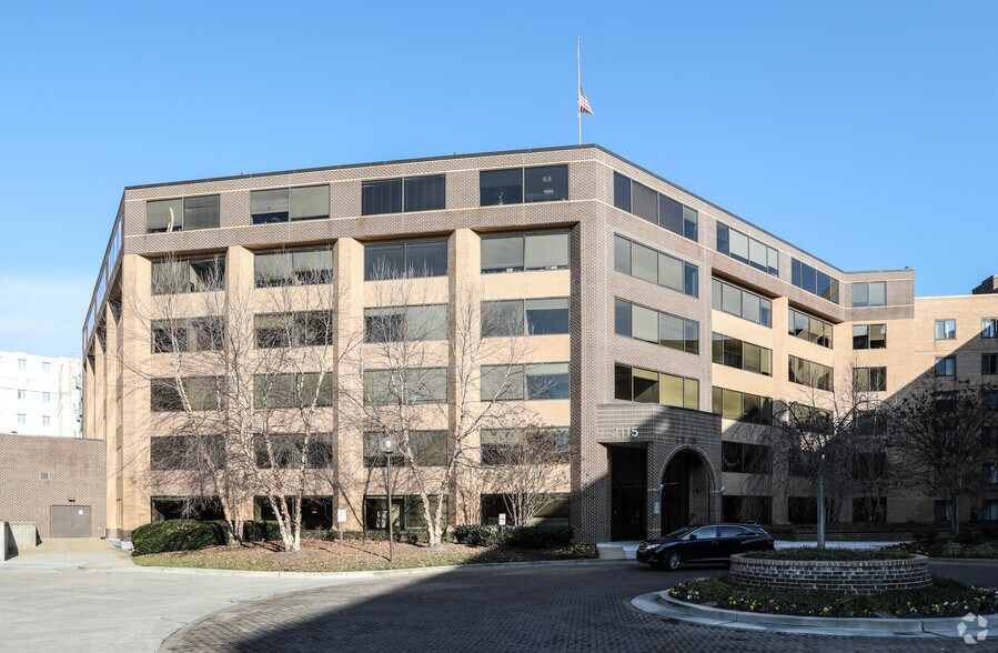 2115 Wisconsin Ave NW, Washington, DC à louer - Photo de l’immeuble – Image 2 sur 6