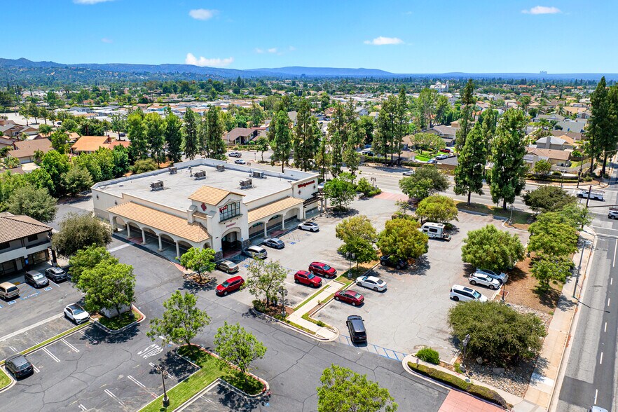 1086 W Arrow Hwy, San Dimas, CA à louer - Photo de l’immeuble – Image 3 sur 19