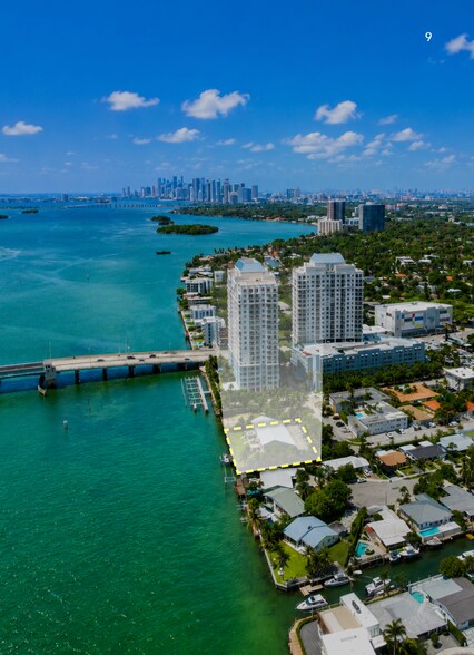 8041 NE Bayshore Ct, Miami, FL à vendre - Photo de l’immeuble – Image 2 sur 12