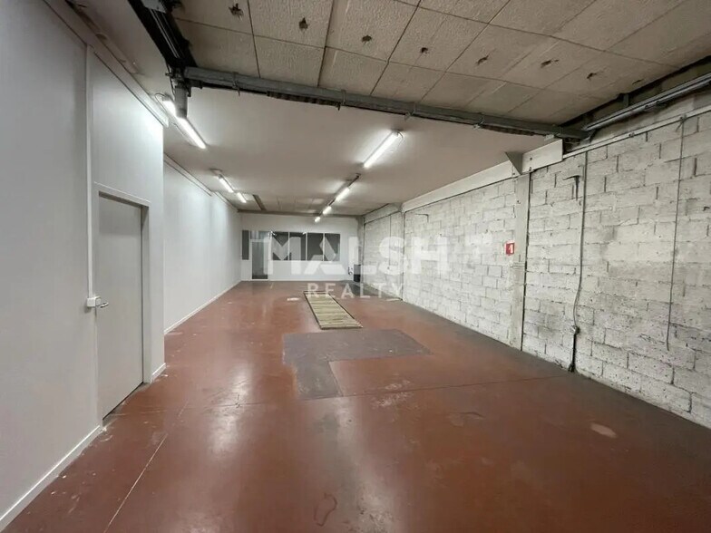 Local d’activités dans Givors à louer - Photo de l’immeuble – Image 2 sur 7