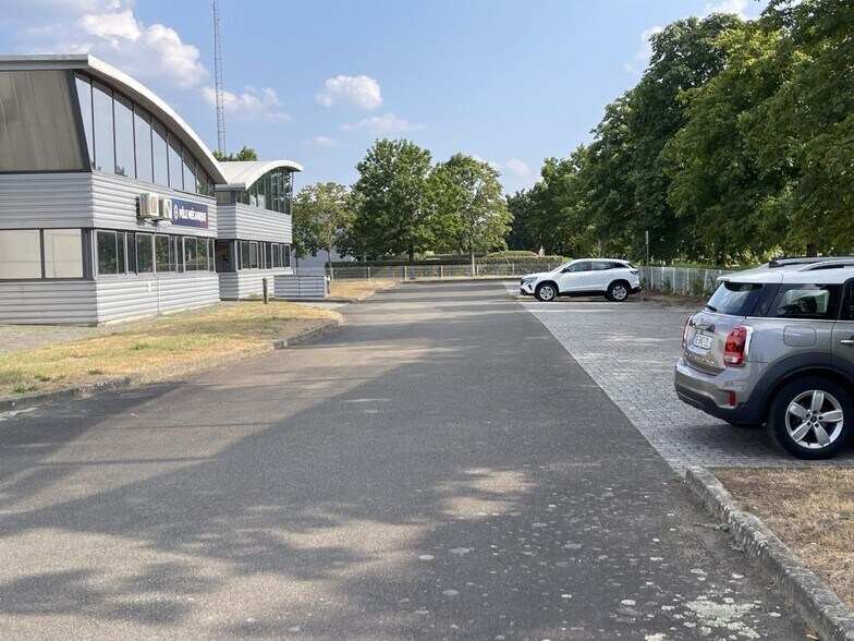 Local d'activités dans Le Mans à vendre - Photo de l’immeuble – Image 2 sur 12