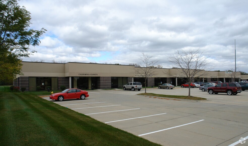 8191 Birchwood Ct, Johnston, IA à louer - Photo de l’immeuble – Image 3 sur 8