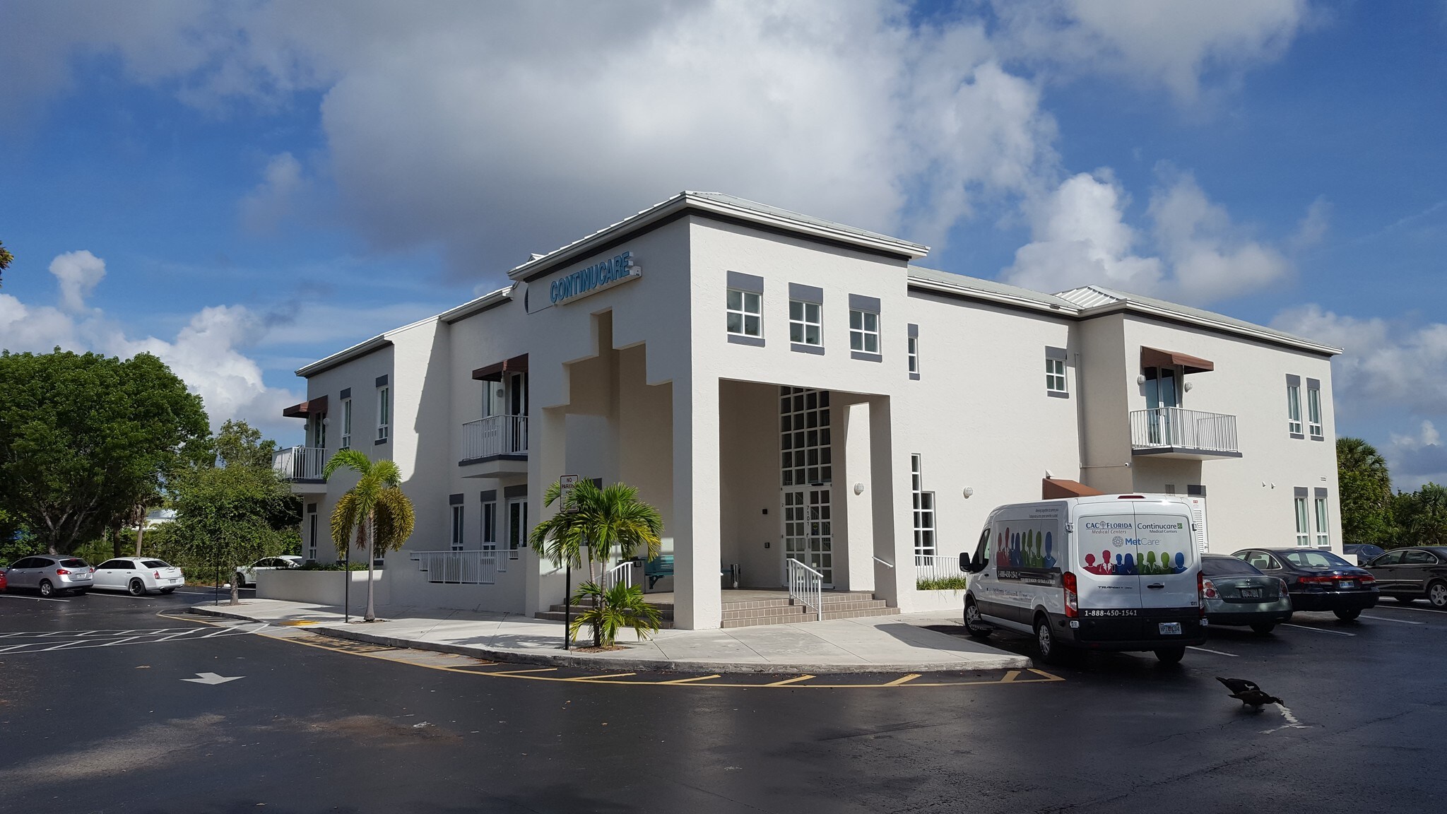 7101 W McNab Rd, Tamarac, FL à louer Photo de l’immeuble– Image 1 sur 3