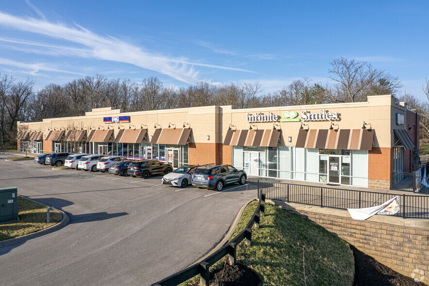6001-6005 Pleasant Colony Cir, Crestwood, KY à louer - Photo principale – Image 1 sur 5