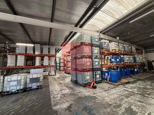 Plus de détails pour 3 Avenue Des Frênes, Montigny-le-Bretonneux - Bureau à vendre