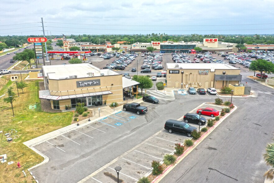 7709 McPherson Rd, Laredo, TX à vendre - Photo de l’immeuble – Image 2 sur 12